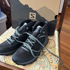 Salomon Hiking Boots - Outline Mid GTX